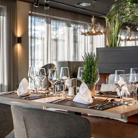 Alpenparks Hotel & Apartment Arlberg Warth Mit Pool מראה חיצוני תמונה
