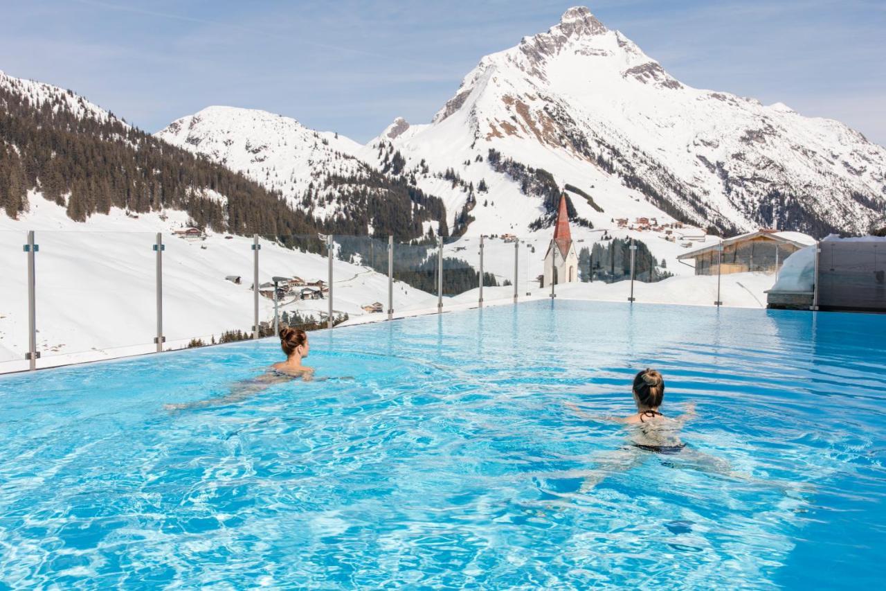 Alpenparks Hotel & Apartment Arlberg Warth Mit Pool מראה חיצוני תמונה