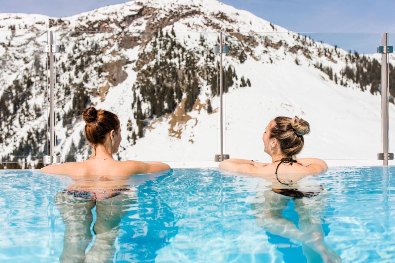 Alpenparks Hotel & Apartment Arlberg Warth Mit Pool מראה חיצוני תמונה