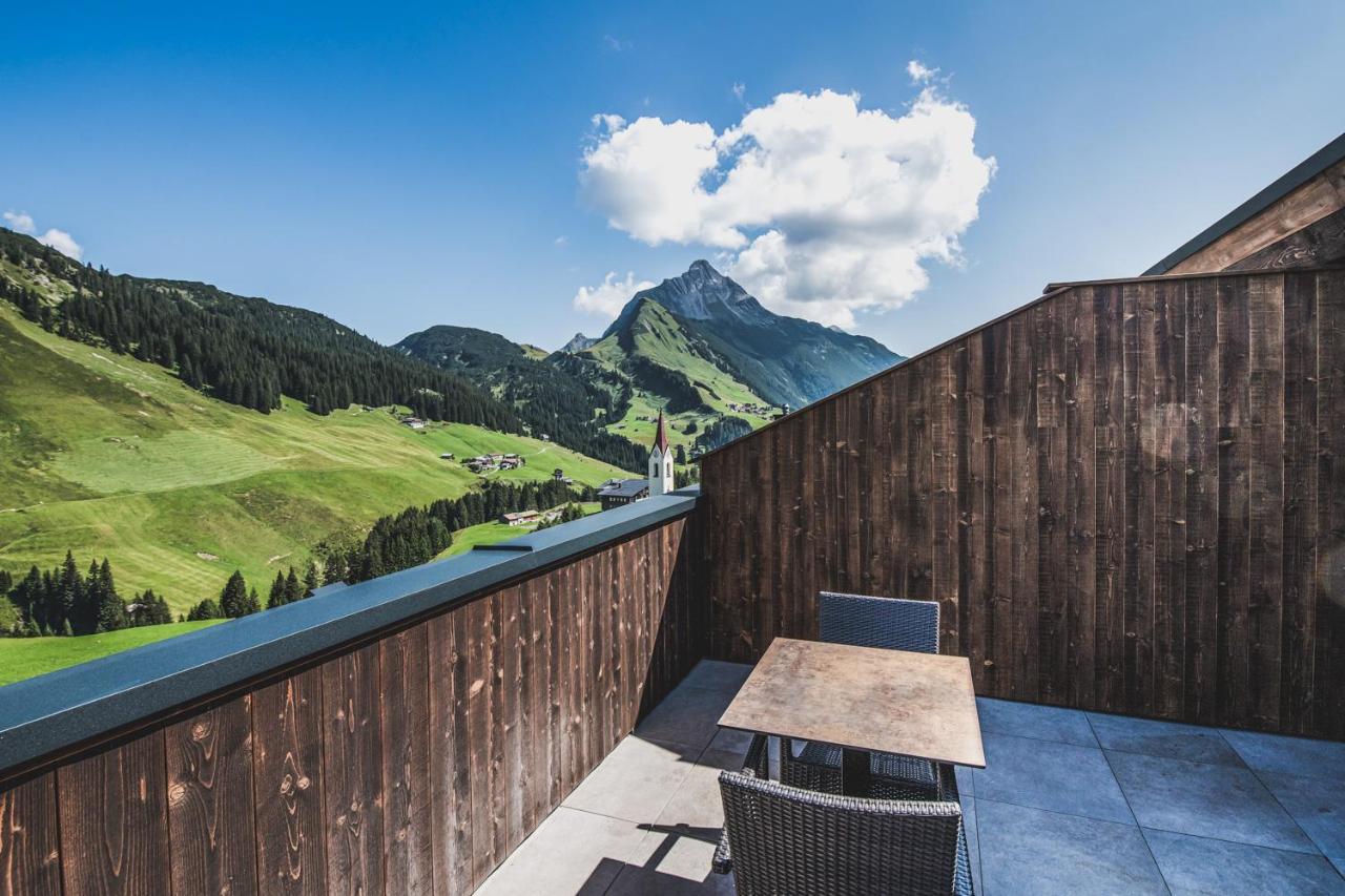 Alpenparks Hotel & Apartment Arlberg Warth Mit Pool מראה חיצוני תמונה
