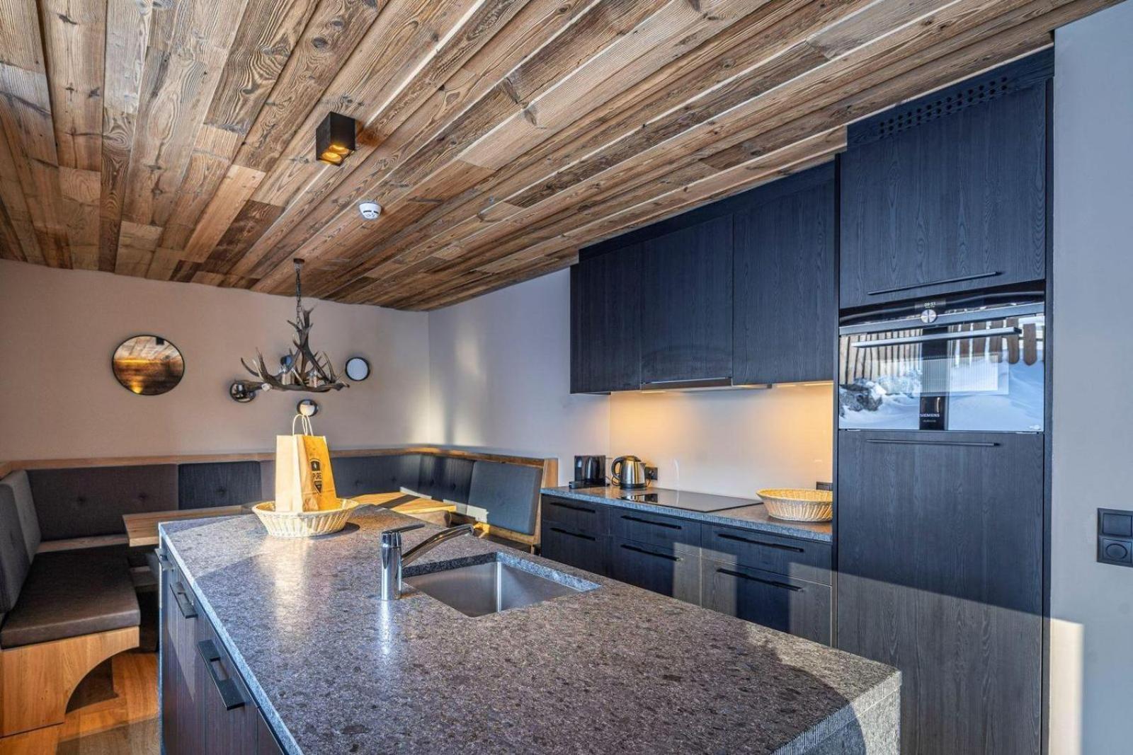 Alpenparks Hotel & Apartment Arlberg Warth Mit Pool מראה חיצוני תמונה