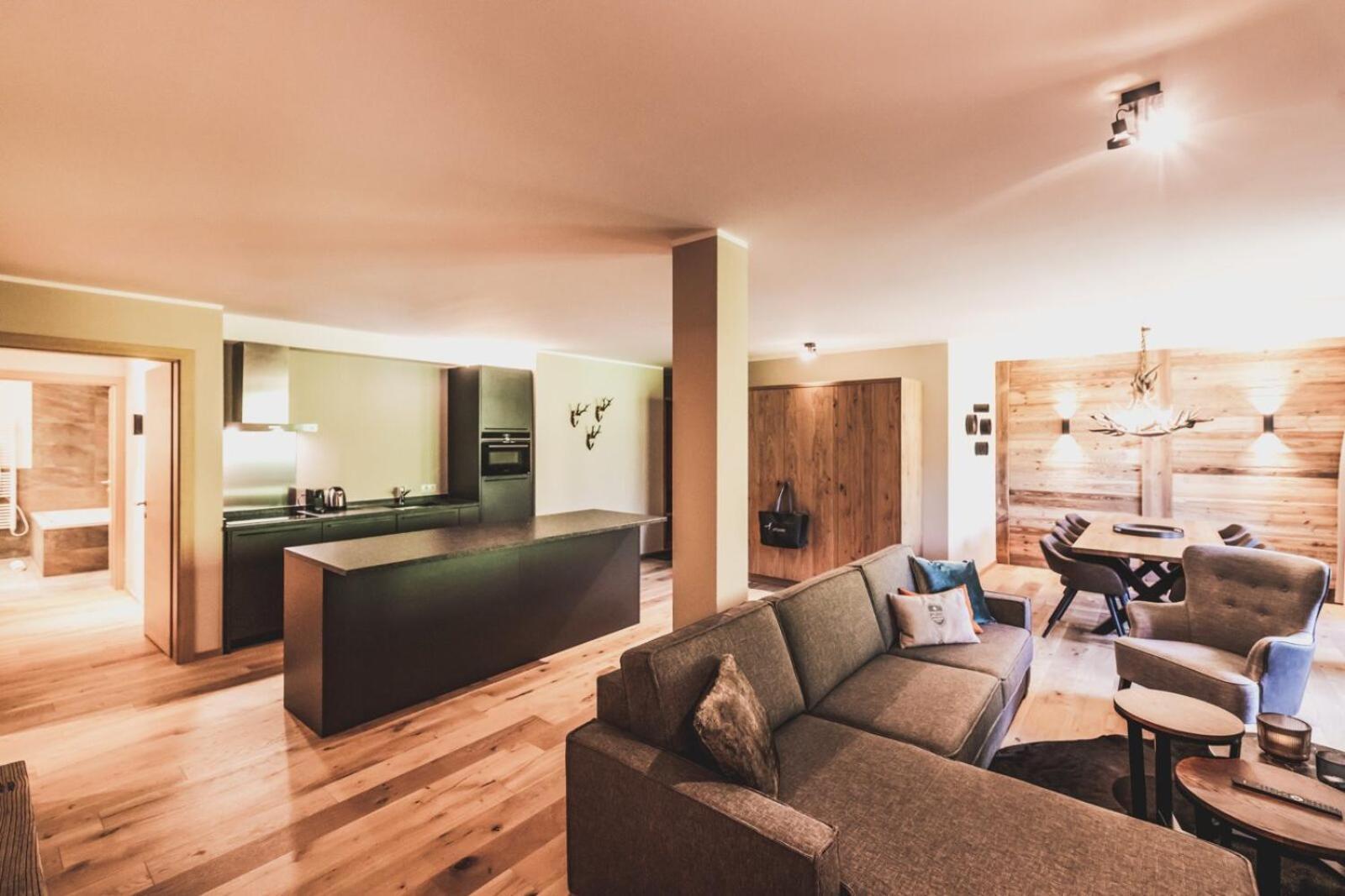 Alpenparks Hotel & Apartment Arlberg Warth Mit Pool מראה חיצוני תמונה