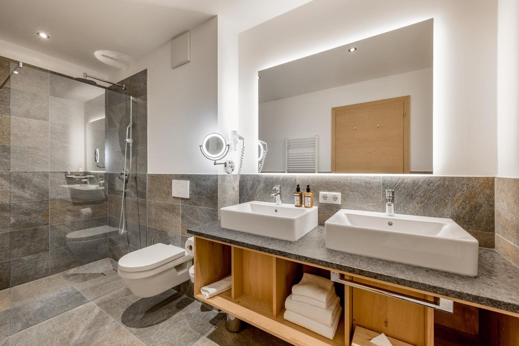 Alpenparks Hotel & Apartment Arlberg Warth Mit Pool מראה חיצוני תמונה