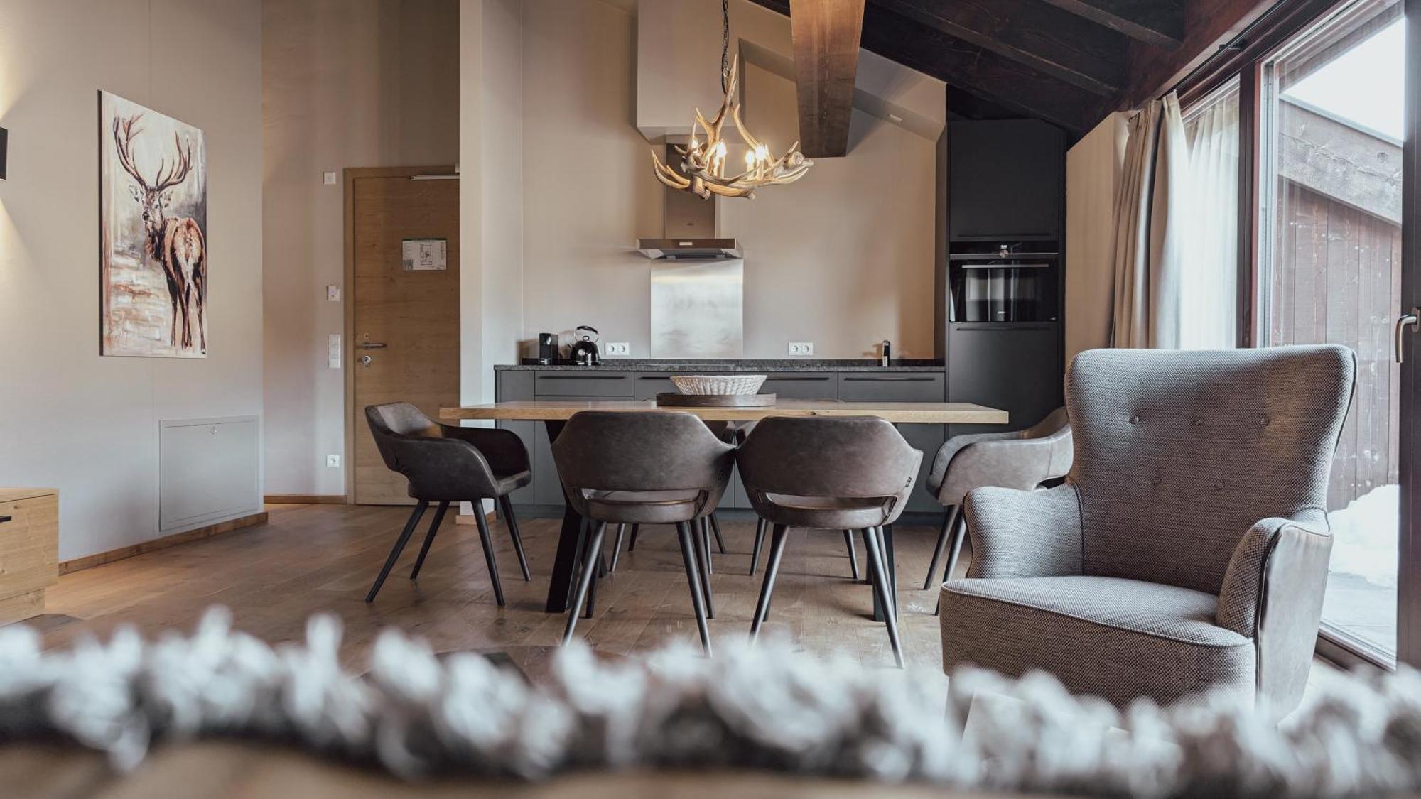 Alpenparks Hotel & Apartment Arlberg Warth Mit Pool מראה חיצוני תמונה