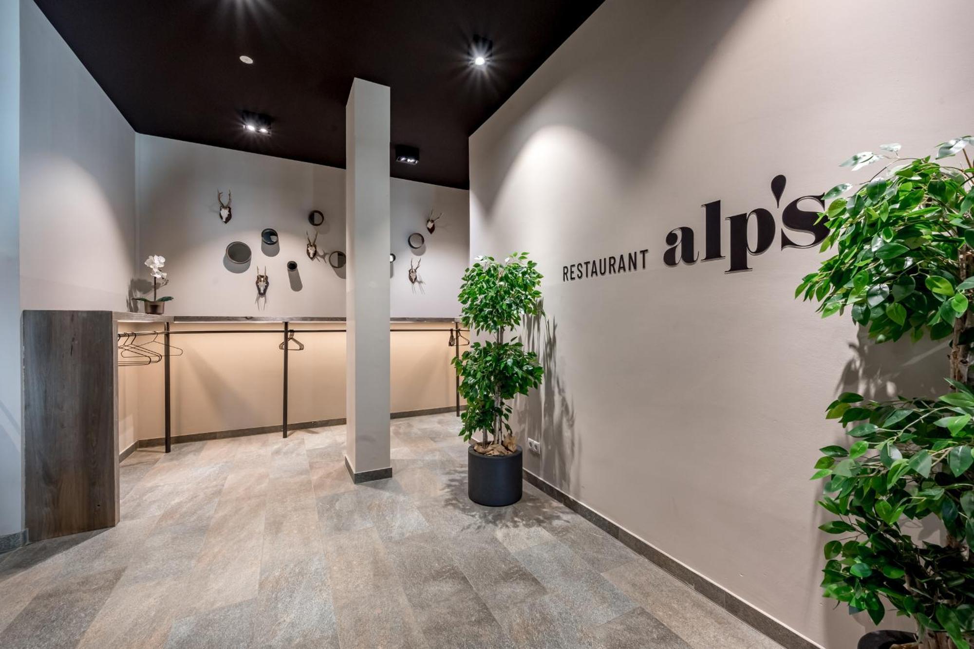 Alpenparks Hotel & Apartment Arlberg Warth Mit Pool מראה חיצוני תמונה