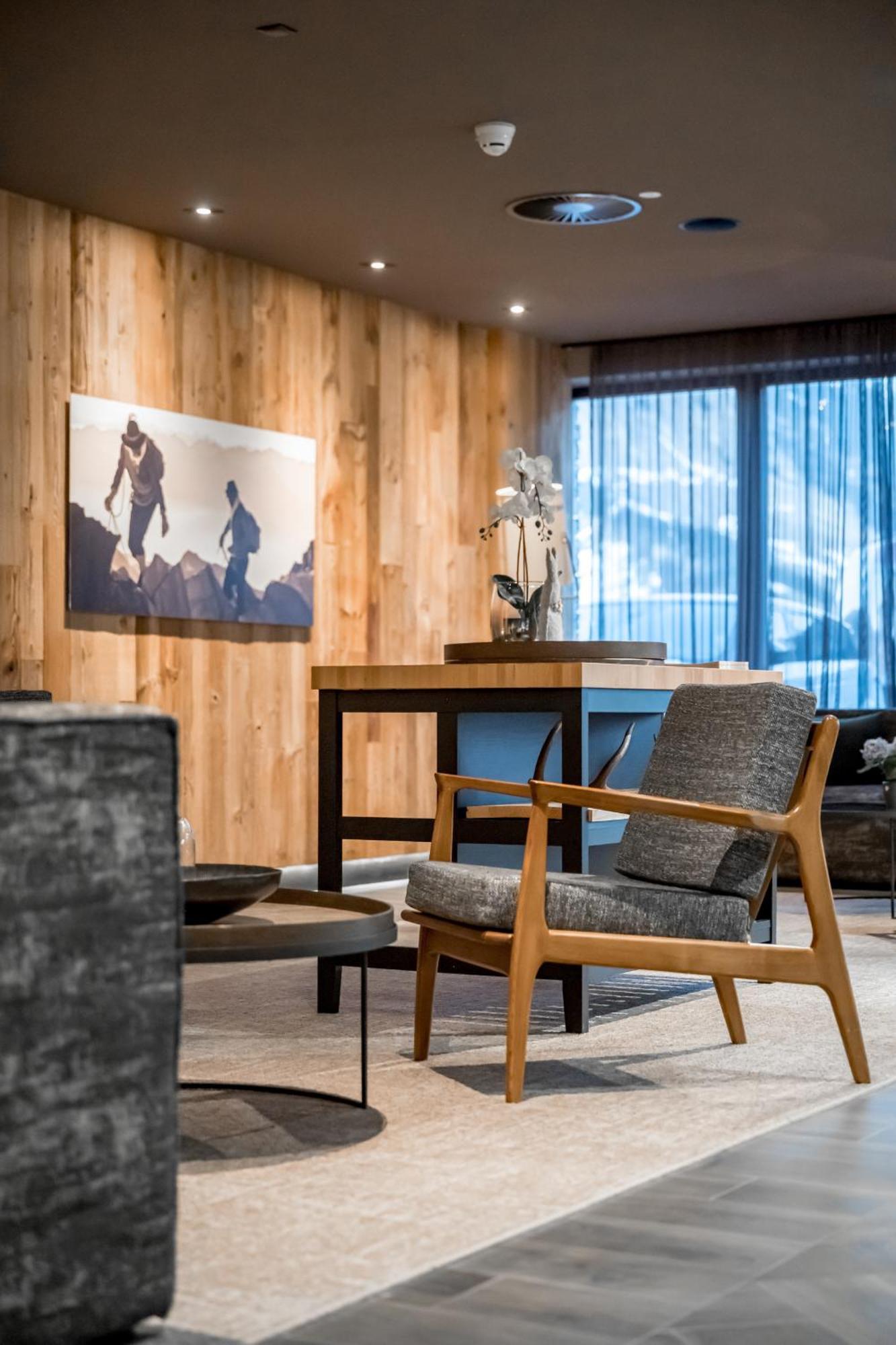 Alpenparks Hotel & Apartment Arlberg Warth Mit Pool מראה חיצוני תמונה
