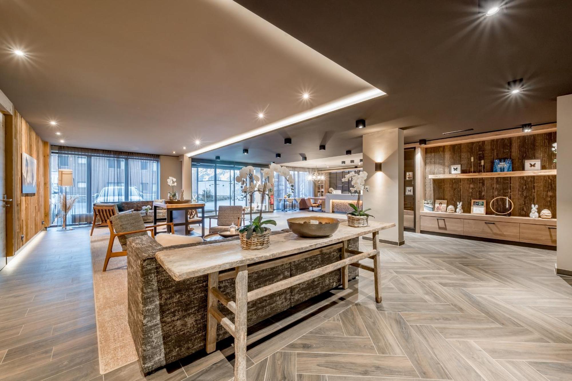 Alpenparks Hotel & Apartment Arlberg Warth Mit Pool מראה חיצוני תמונה