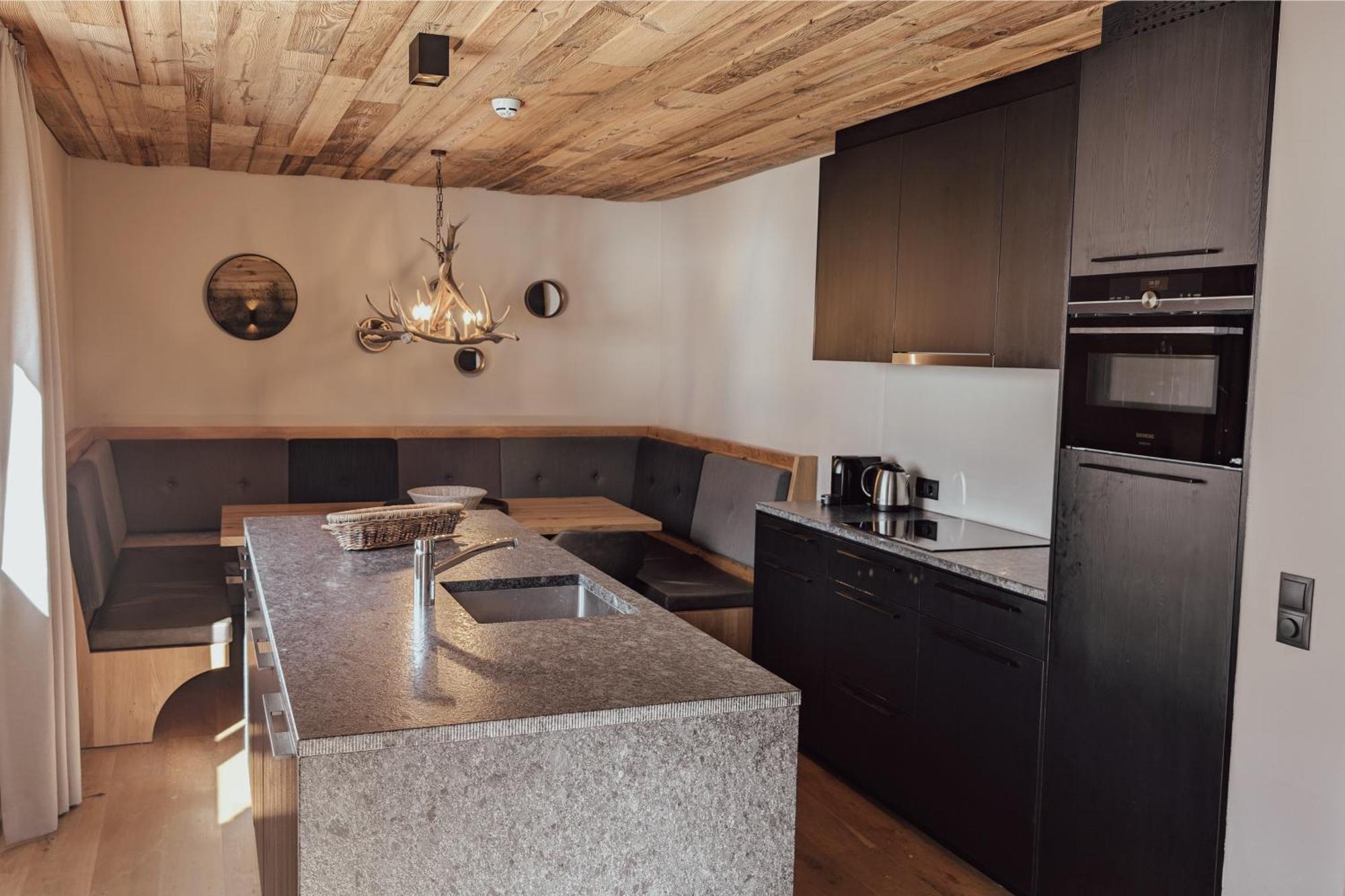Alpenparks Hotel & Apartment Arlberg Warth Mit Pool מראה חיצוני תמונה