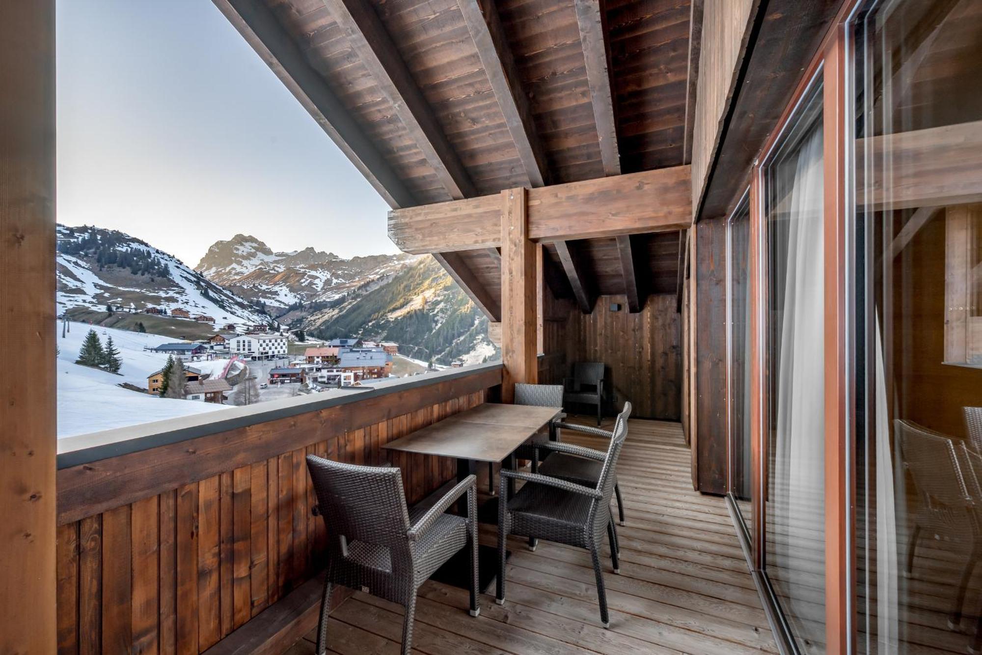 Alpenparks Hotel & Apartment Arlberg Warth Mit Pool מראה חיצוני תמונה