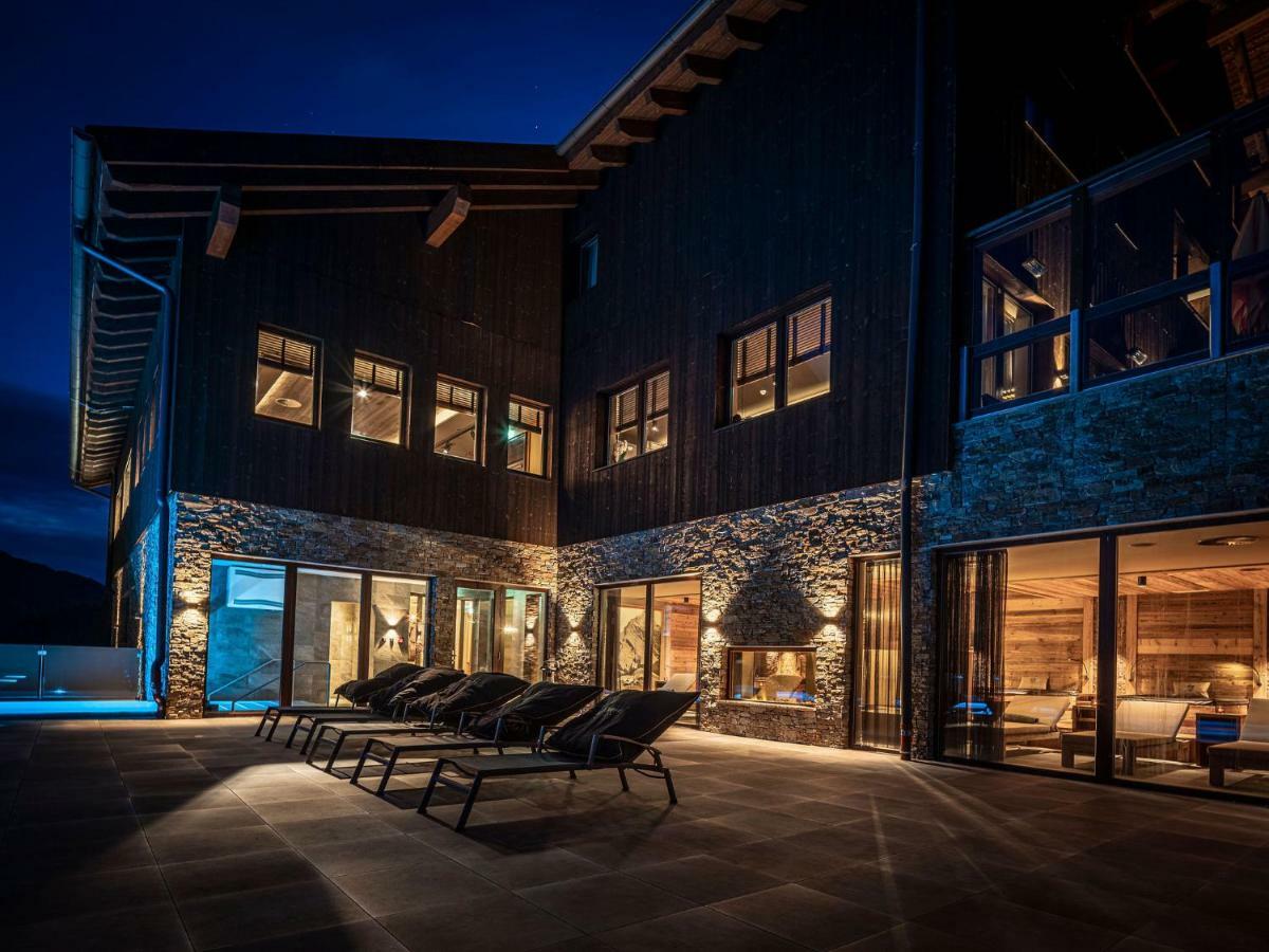 Alpenparks Hotel & Apartment Arlberg Warth Mit Pool מראה חיצוני תמונה